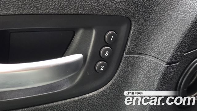 Chrysler 300C 2012 — photo 14