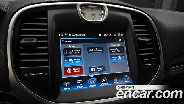 Chrysler 300C 2012 — photo 16