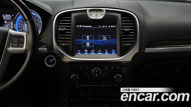 Chrysler 300C 2012 — photo 19