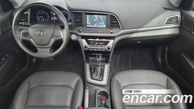 Hyundai AVANTE 2017 — photo 10