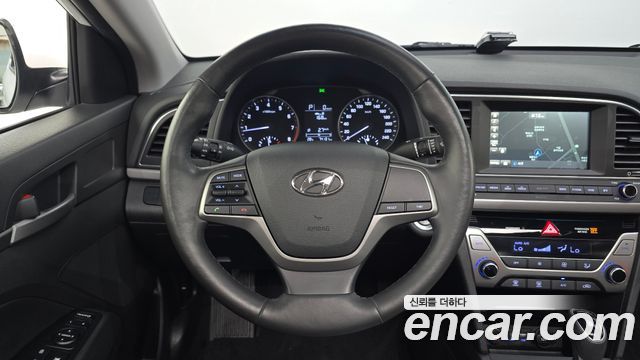 Hyundai AVANTE 2017 — photo 19