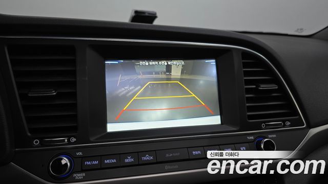 Hyundai AVANTE 2017 — photo 21