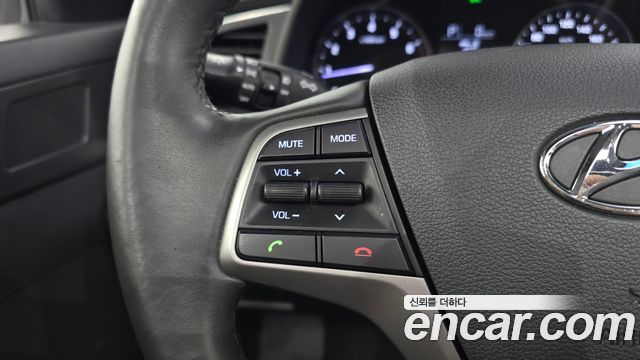 Hyundai AVANTE 2017 — photo 23