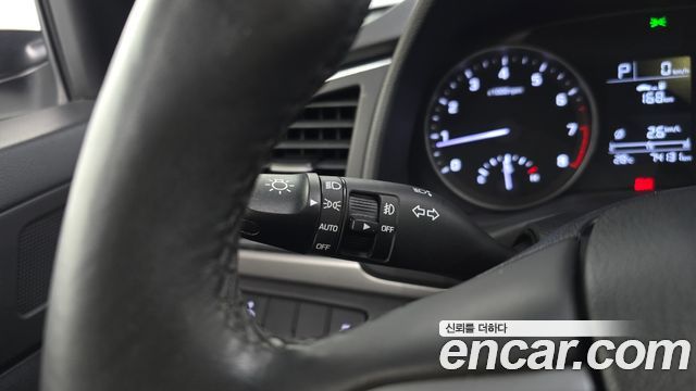 Hyundai AVANTE 2017 — photo 25