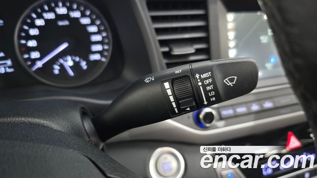 Hyundai AVANTE 2017 — photo 26