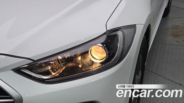 Hyundai AVANTE 2017 — photo 8