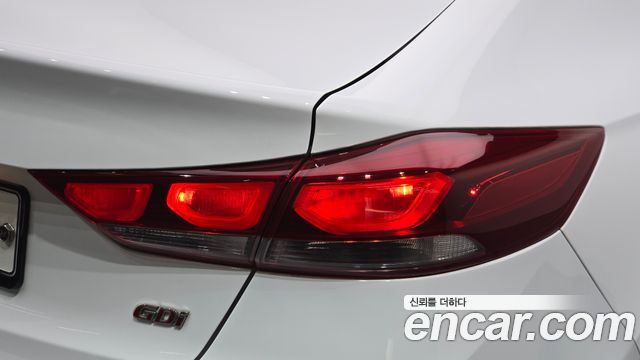 Hyundai AVANTE 2017 — photo 9