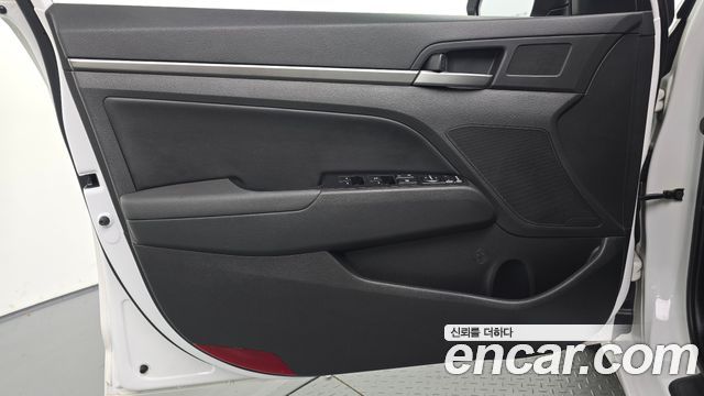 Hyundai AVANTE 2017 — photo 14