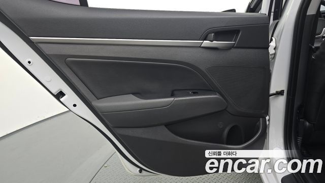 Hyundai AVANTE 2017 — photo 15