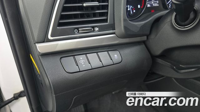Hyundai AVANTE 2017 — photo 28