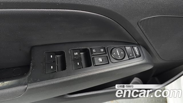 Hyundai AVANTE 2017 — photo 29