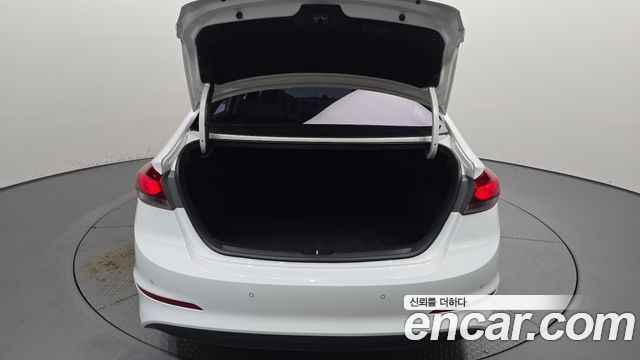 Hyundai AVANTE 2017 — photo 30