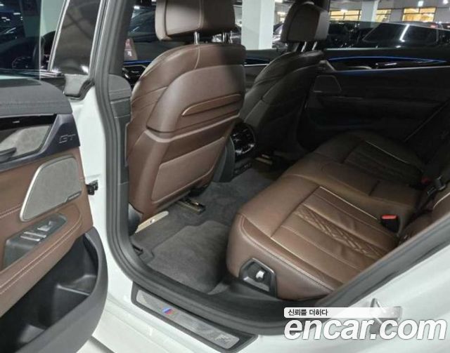 BMW Gran Turismo 2023 — photo 11