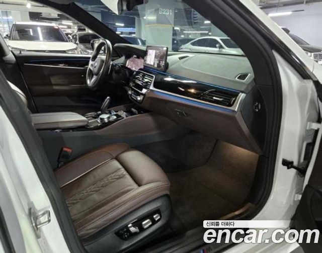 BMW Gran Turismo 2023 — photo 12