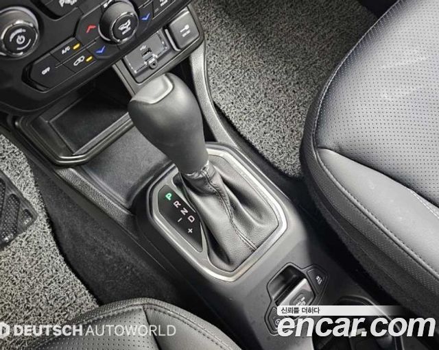 Jeep Renegade 2023 — photo 9