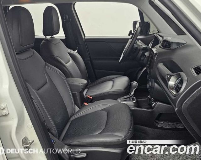 Jeep Renegade 2023 — photo 10