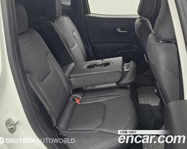 Jeep Renegade 2023 — photo 12