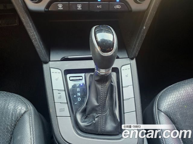 Hyundai AVANTE 2016 — photo 9