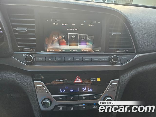 Hyundai AVANTE 2016 — photo 11