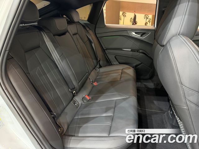 Audi Q4 e-tron 2026 — photo 12