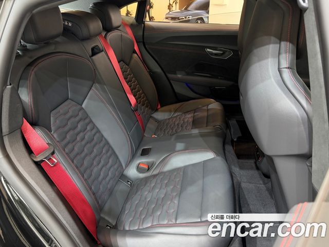 Audi RS e-tron GT 2025 — photo 11