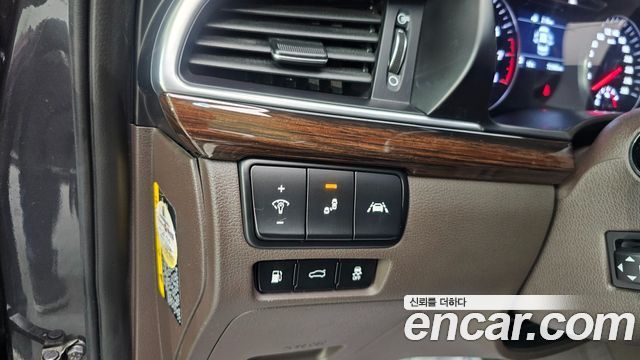 Kia K7 2018 — photo 12