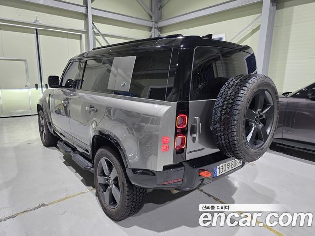 Land Rover Defender 2023 — photo 2
