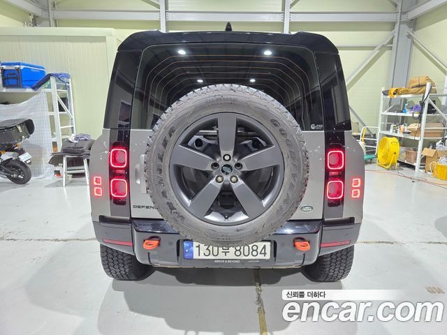 Land Rover Defender 2023 — photo 4