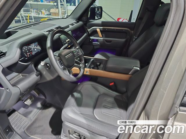 Land Rover Defender 2023 — photo 8