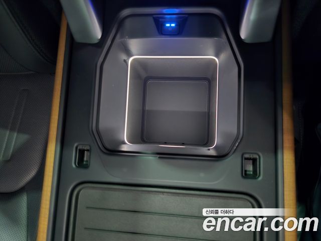 Land Rover Defender 2023 — photo 12