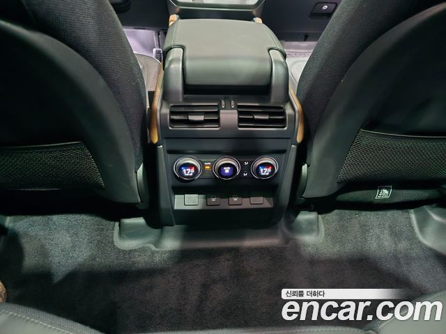 Land Rover Defender 2023 — photo 14