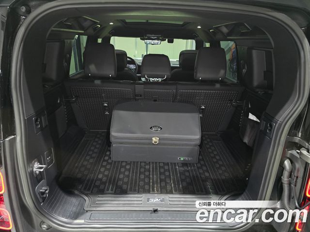 Land Rover Defender 2023 — photo 16