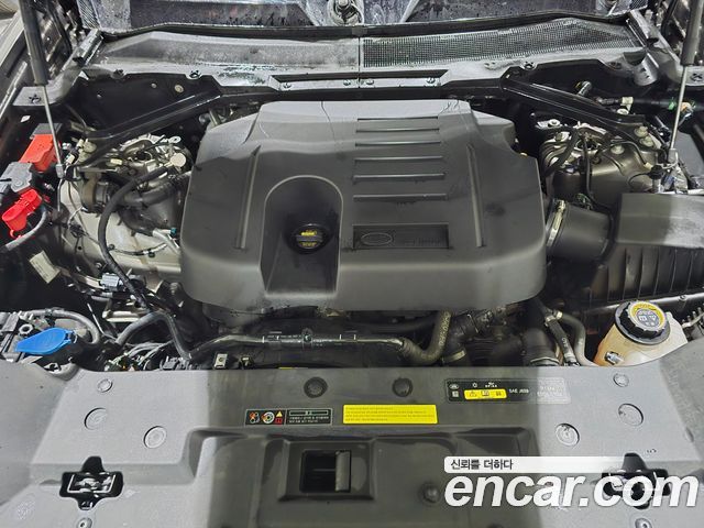 Land Rover Defender 2023 — photo 17