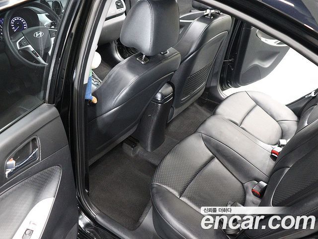 Hyundai Accent 2011 — photo 17