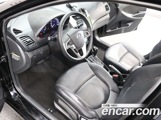 Hyundai Accent 2011 — photo 18