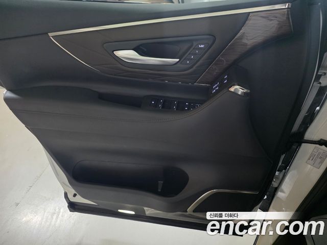 Toyota Alphard 2025 — photo 9