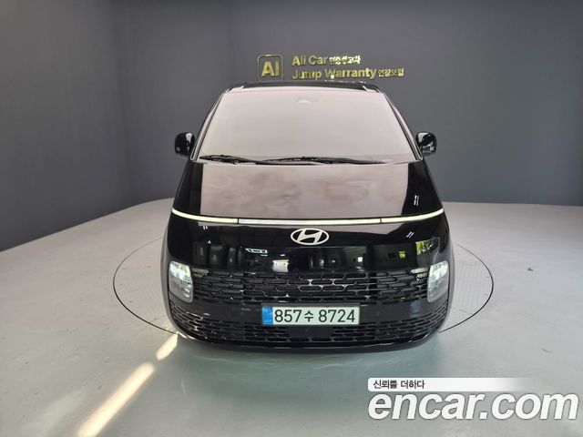 Hyundai Staria 2025 — photo 1