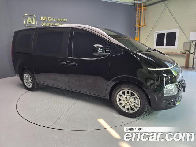 Hyundai Staria 2025 — photo 3