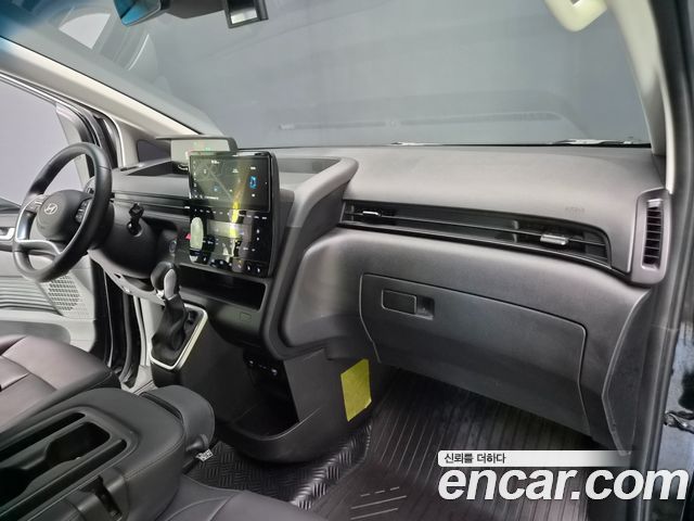 Hyundai Staria 2025 — photo 6