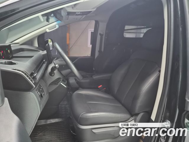 Hyundai Staria 2025 — photo 7