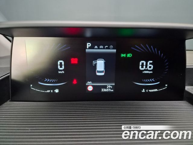 Hyundai Staria 2025 — photo 8