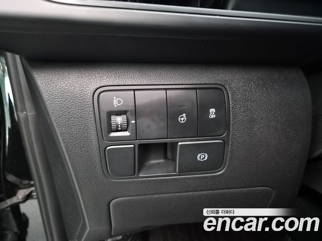 Hyundai Staria 2025 — photo 11