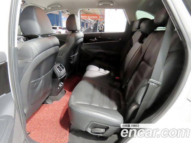 Kia Sorento 2018 — photo 11