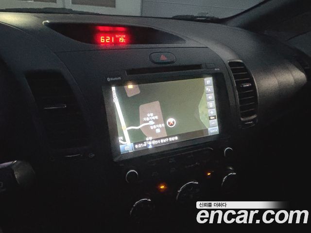Kia K3 2015 — photo 13