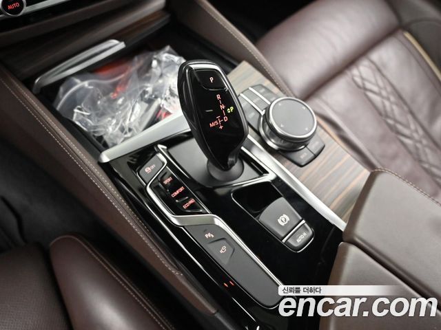 BMW 5-Series 2018 — photo 9