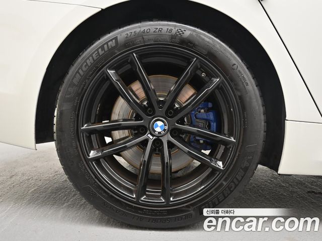 BMW 5-Series 2018 — photo 10