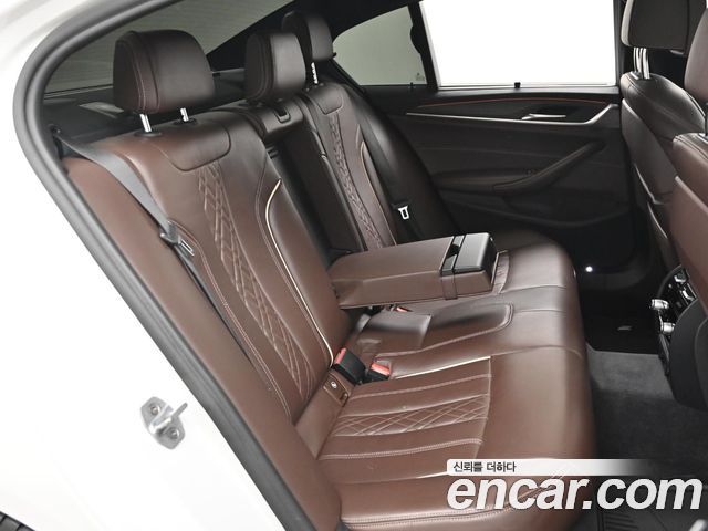 BMW 5-Series 2018 — photo 12