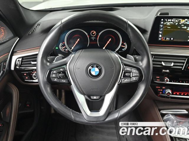 BMW 5-Series 2018 — photo 13