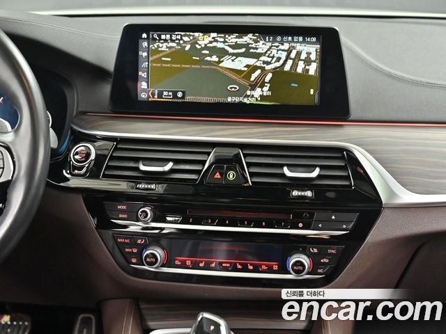 BMW 5-Series 2018 — photo 14