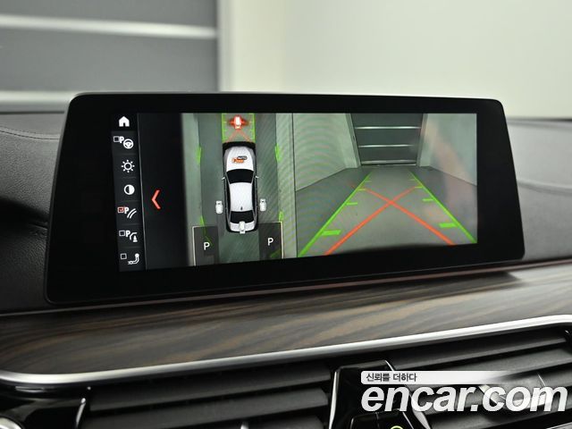 BMW 5-Series 2018 — photo 15